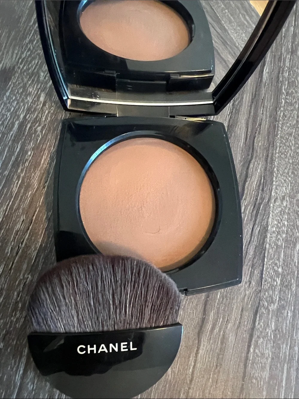 Chanel LES BEIGES Healthy Glow Sheer Powder No. 50